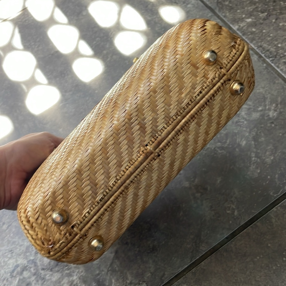 Vintage Tan Whicker Woven Handbag with Leather Enclosure and Brass Handles - Picture 4 of 8